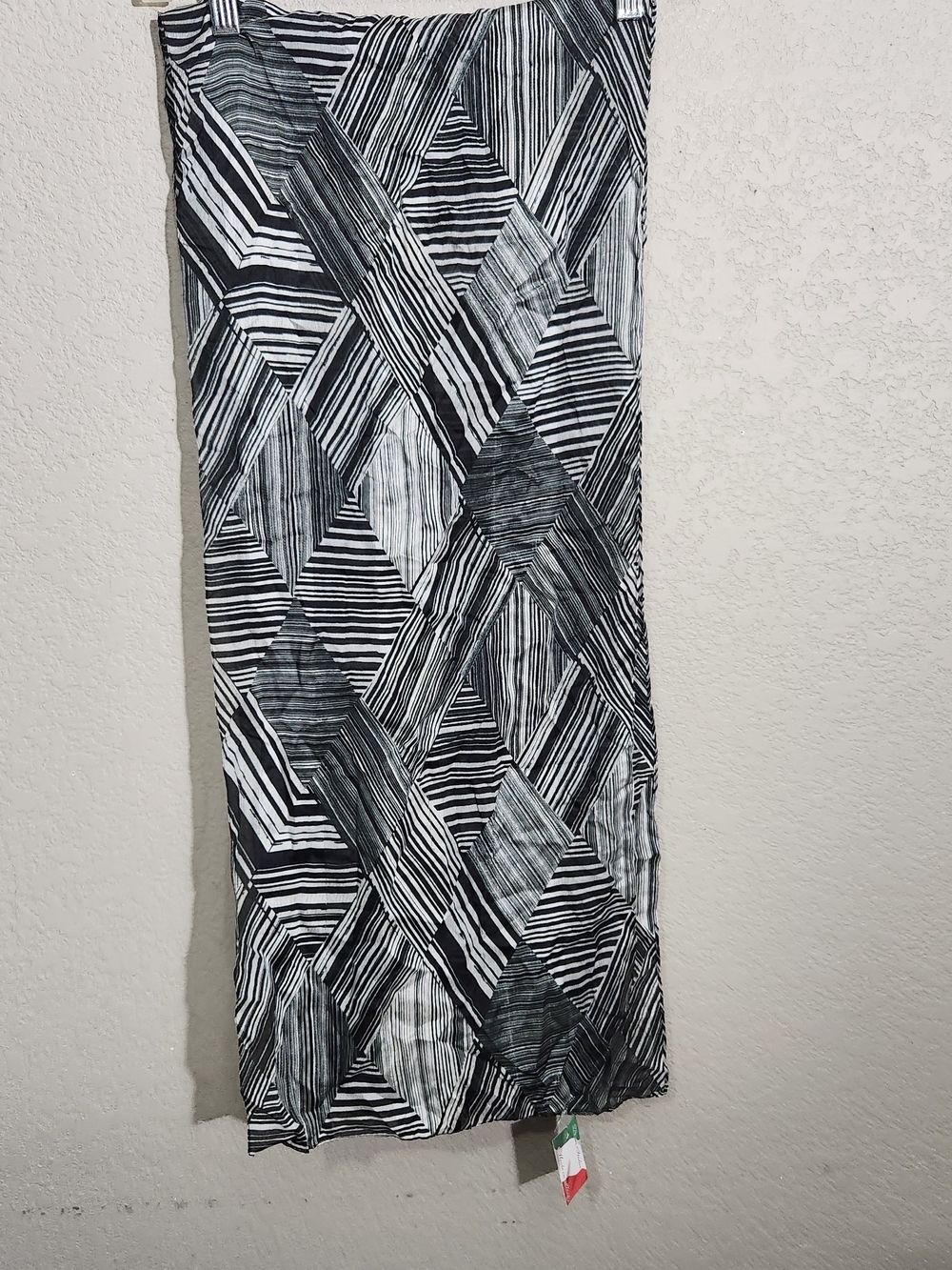 Monochrome Geometric Stripe Fashion Scarf